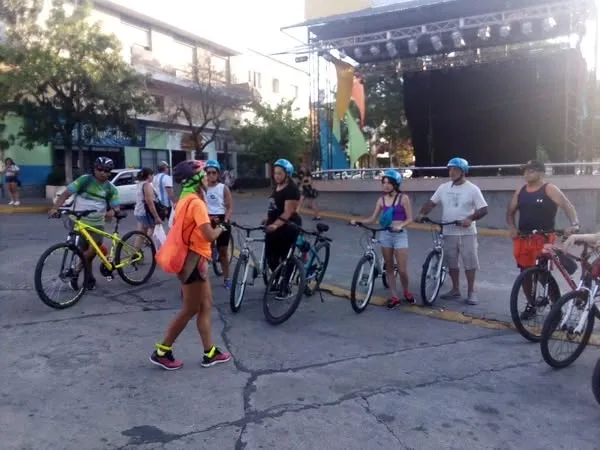 La Falda en bici.-